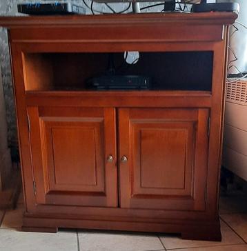 Tv-kast in kersenhout beschikbaar voor biedingen