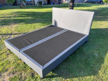 Tweepersoons bedkader met hoofdboard – 180x200 cm, Huis en Inrichting, Ophalen, Zo goed als nieuw, Tweepersoons
