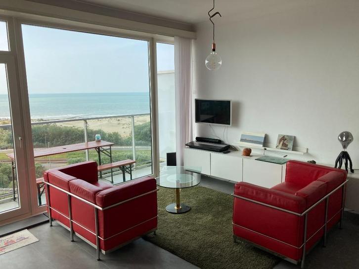 TWEE REPLICA'S VAN CASSINA LE CORBUSIER LC2  2-zit ROOD, Huis en Inrichting, Zetels | Zetels en Chaises Longues, Gebruikt, Tweepersoons