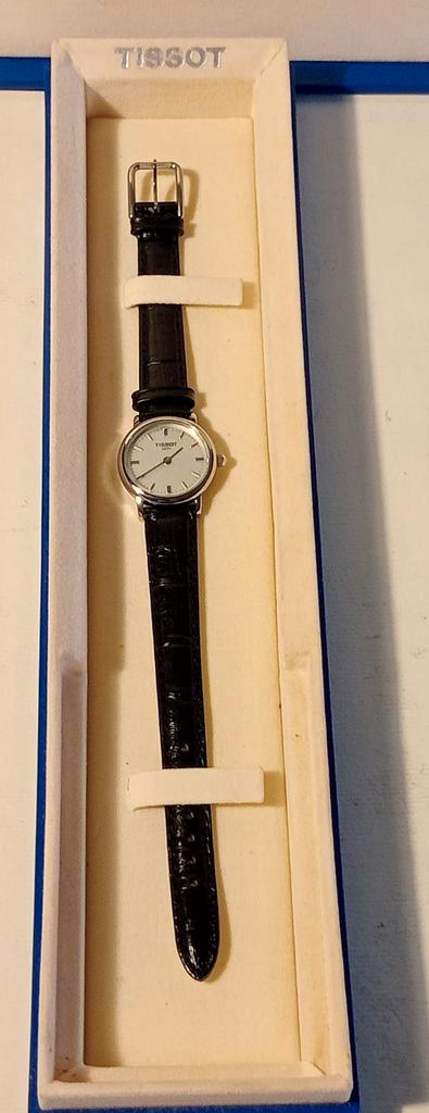 Tissot Dames Horloge, Bijoux, Sacs & Beauté, Montres | Femmes, Comme neuf, Montre-bracelet, Autres marques, Acier, Cuir, Enlèvement ou Envoi