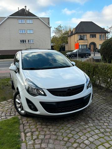 Opel corsa 1.2 ESSENCE 2015 107 000 km homologuée BLANCO  disponible aux enchères