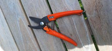 Kleine snoeischaar. beschikbaar voor biedingen