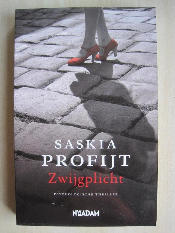 068 - Zwijgplicht - Saskia Profijt, Boeken, Thrillers, Zo goed als nieuw, Nederland, Verzenden