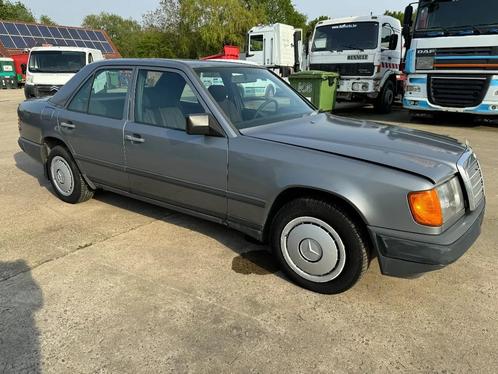 Mercedes-Benz 200-serie *W124-250D 5CYL* (bj 1988), Autos, Oldtimers & Ancêtres, Entreprise, Achat, Mercedes-Benz, Diesel, Berline