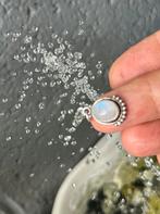 Pendentif en argent avec pierre de lune, Handtassen en Accessoires, Kettinghangers, Ophalen of Verzenden, Zo goed als nieuw, Zilver