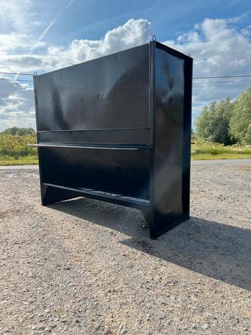 Voedselcontainer of silo met grote capaciteit beschikbaar voor biedingen