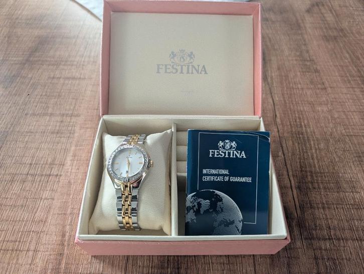 Montre femme Festina bicolore sertie de cristaux décoratifs, Bijoux, Sacs & Beauté, Montres | Femmes, Comme neuf, Montre-bracelet