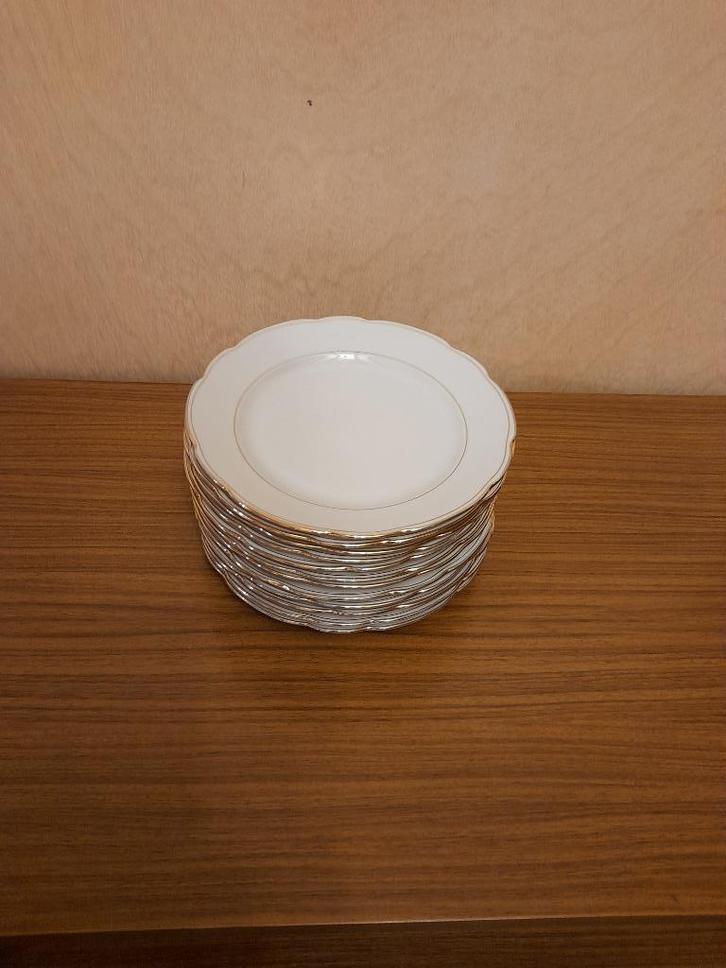 Assiettes à dessert porcelaine Ćmielów Pologne, comme neuf, Antiek en Kunst, Antiek | Porselein, Ophalen