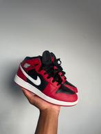 Jordan 1 Mid (GS) Zwart/White-Gym Rood, Sport en Fitness, Basketbal, Ophalen, Zo goed als nieuw, Schoenen