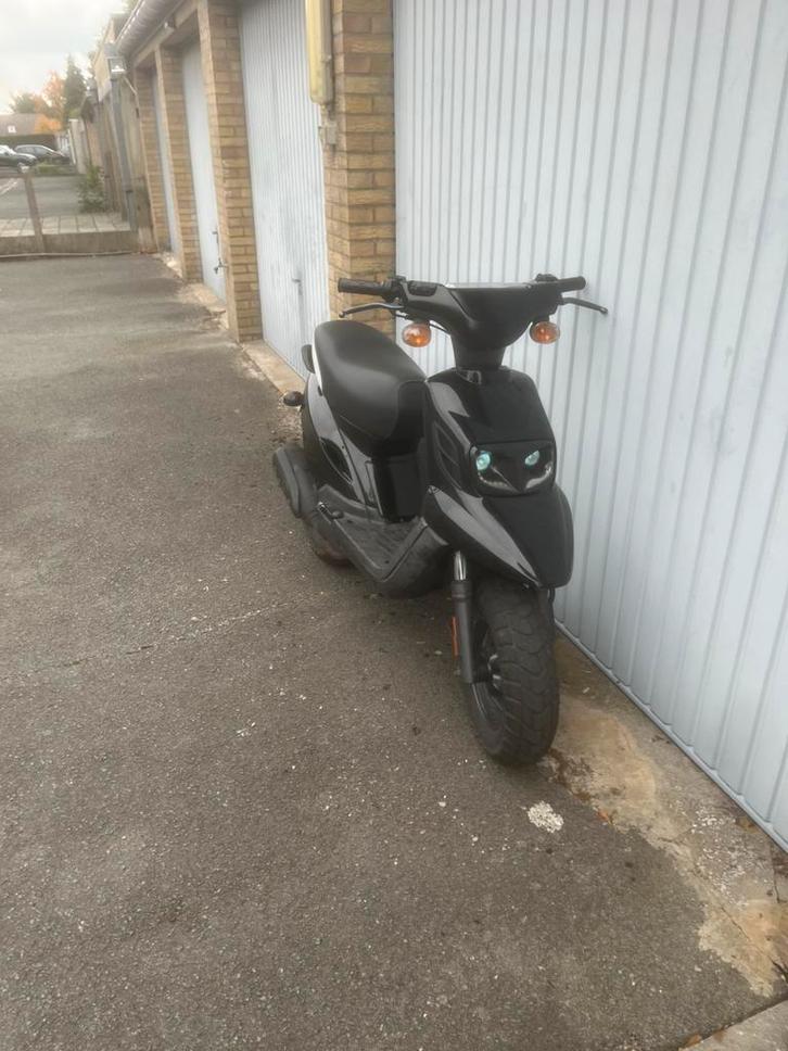 Booster te koop a klasse, Fietsen en Brommers, Scooters | Peugeot, Zo goed als nieuw, Ophalen