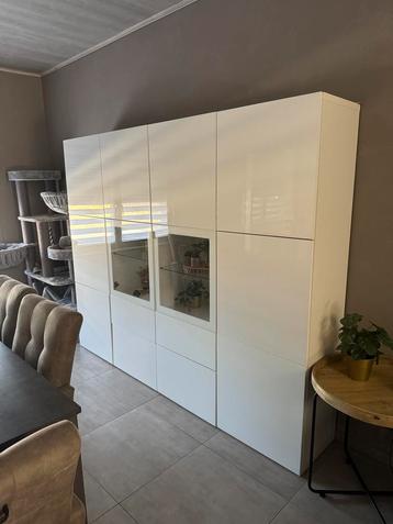 2 keer Ikea Besta kasten in zeer goede staat beschikbaar voor biedingen