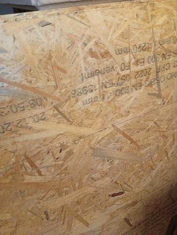 4 Nieuw OSB-paneel 2,40 m X 1,18 m 12 mm beschikbaar voor biedingen