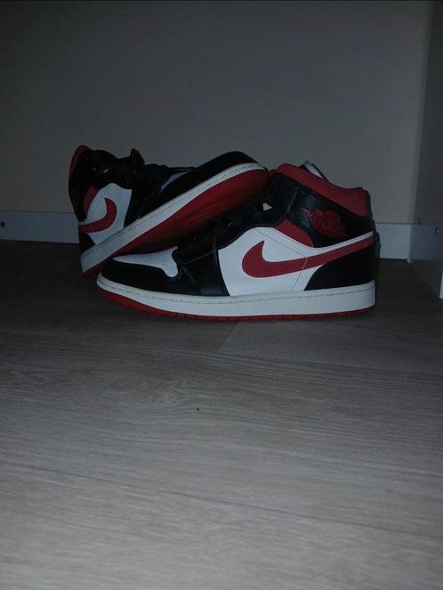 Jordan 1 Mid, Sport en Fitness, Basketbal, Nieuw, Schoenen, Ophalen