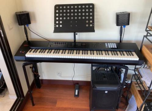 Roland FA08, Muziek en Instrumenten, Synthesizers, Gebruikt, 88 toetsen, Roland, Met koffer of flightcase, Met standaard, Ophalen