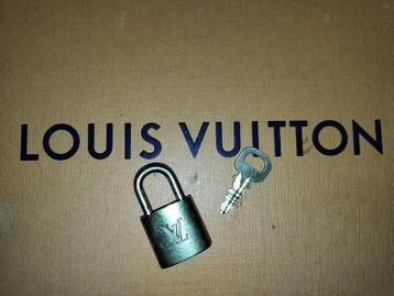 Louis Vuitton padlock + sleutel beschikbaar voor biedingen