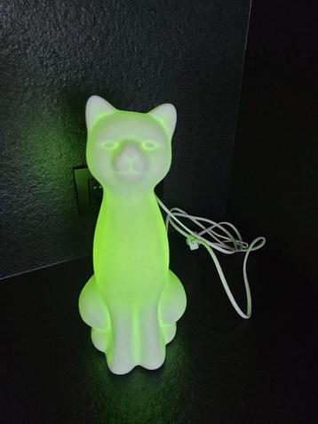 Design stenen tafellamp in de vorm van een kat, beschikbaar voor biedingen
