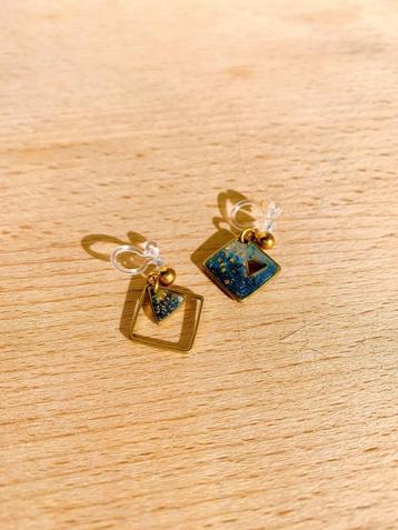 oorbellen/ clip on earrings/ boucles d'oreilles  beschikbaar voor biedingen