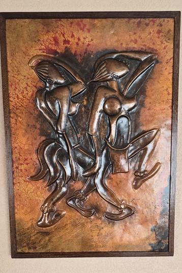 Congolese koperen decoratieplaten met wenge houten kader beschikbaar voor biedingen