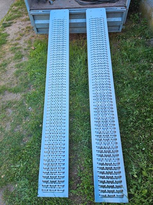 2 oprijplaaten rechten L=195 cm Nieuwe voor 80 euro, Tuin en Terras, Zitmaaiers, Zo goed als nieuw, Ophalen