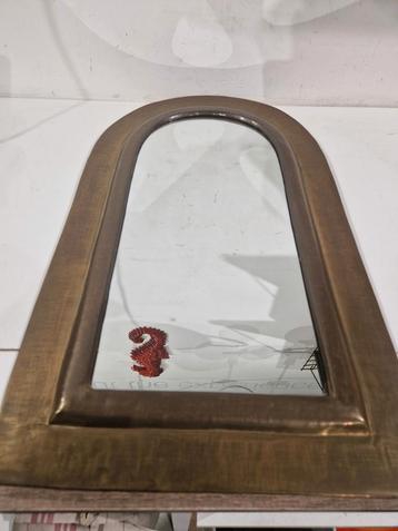 Vintage gebogen retro spiegel in messing en glas, Italie, Enlèvement ou Envoi, Autres formes, Moins de 50 cm, Moins de 100 cm