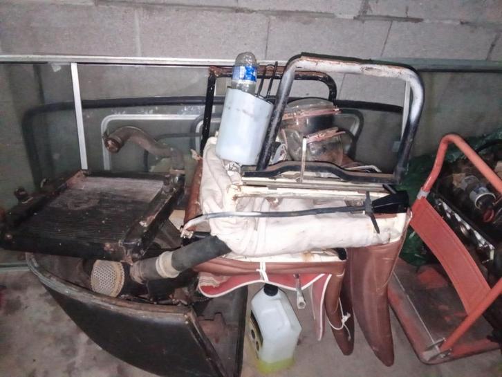 Moteur de Peugeot J7 et Peugeot 504et autres pièces, Autos : Pièces & Accessoires, Carrosserie & Tôlerie, Peugeot