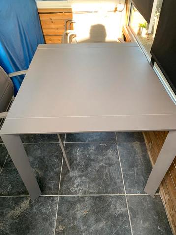 Prachtig tuinset meubili in perfecte staat beschikbaar voor biedingen