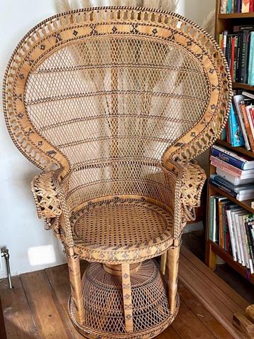 Chaise Emmanuelle / Pauwenstoel beschikbaar voor biedingen