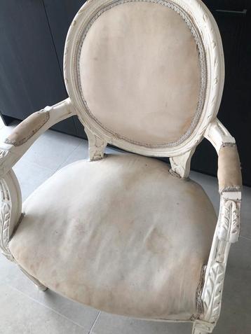 Zeer mooie antieke ecruwitte stoel 