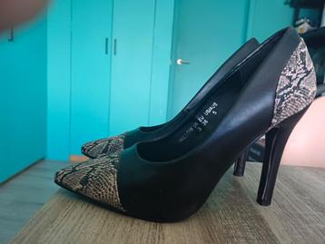 Zwarte pumps, maatje 36 beschikbaar voor biedingen