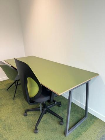2x identieke bureau tafel beschikbaar voor biedingen