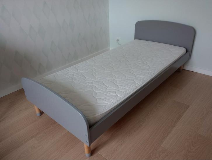 Eenpersoonsbed / kinderbed / jeugdbed, Huis en Inrichting, Slaapkamer | Bedden, Zo goed als nieuw, Grijs, Ophalen
