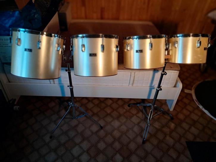 4  vintage concerttoms PEARL, Muziek en Instrumenten, Drumstellen en Slagwerk, Gebruikt, Pearl, Ophalen