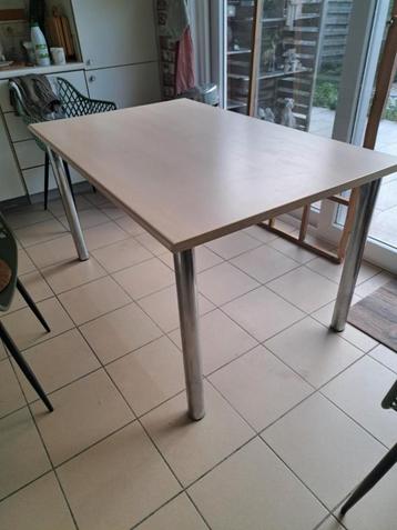 Keukentafel of eettafel  beschikbaar voor biedingen