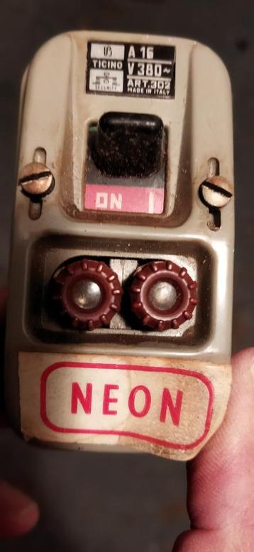 Vintage fusible néon Ticino 16 a, Enlèvement ou Envoi