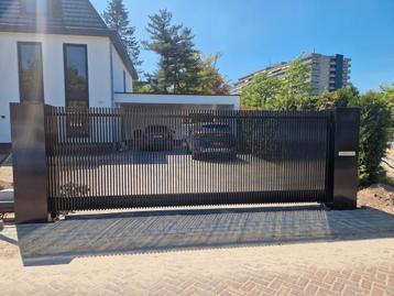 Lamellen schuifpoort 5x1,8 incl kolommen en motor beschikbaar voor biedingen