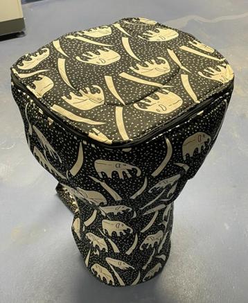 Djembe met hoes beschikbaar voor biedingen