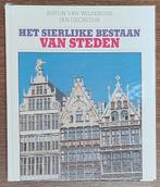 Boek - Het Sierlijke Bestaan van Steden - € 4, Ophalen of Verzenden, Zo goed als nieuw, Overige onderwerpen, Anton van Wilderode