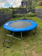 Trampoline à vendre 240cm avec filet, poteaux et échelle, Enfants & Bébés, Utilisé