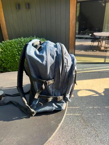 Blauwe eastpak 38 liter met leren onderkant beschikbaar voor biedingen