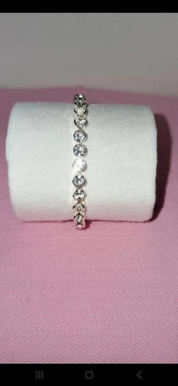 swarovski armbandje beschikbaar voor biedingen