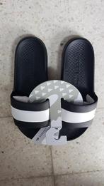 Nieuwe Lacoste slippers/sandalen., Comme neuf, Lacoste, Noir, Sandales