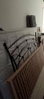 Metalen bed met matras en 2x lattenbodem, Huis en Inrichting, Slaapkamer | Bedden, Ophalen