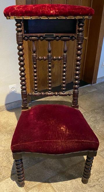  KERKSTOEL MET VLOER ANTIEK beschikbaar voor biedingen