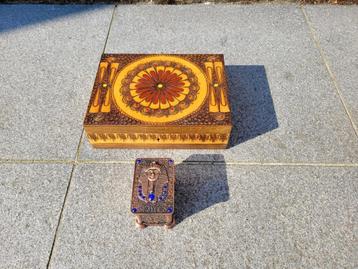 Vintage stapeldozen en sieraden-juwelendoos beschikbaar voor biedingen