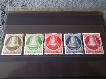 BER_1 – Zegels Berlijn – Mi 82/86 (klepel rechts) - MNH  beschikbaar voor biedingen