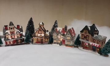 Kerstdorp, 4 porseleinen huisjes met verlichting. beschikbaar voor biedingen