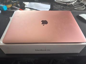 Macbook air rosegold M1 8gb ram 256gb beschikbaar voor biedingen