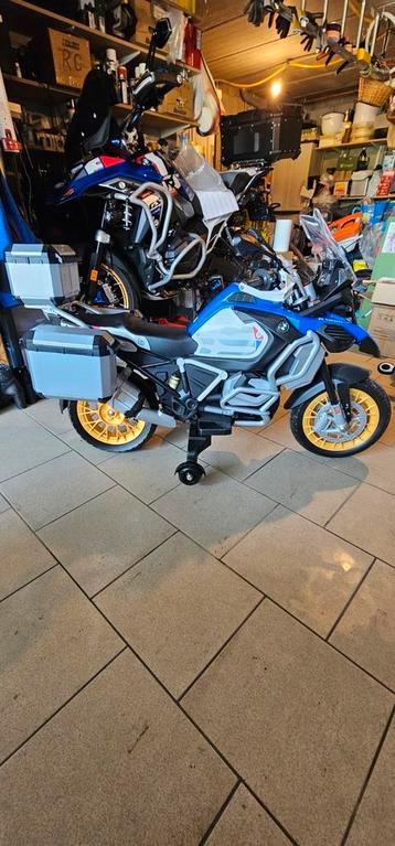 BMW R1250GS replica elektrische motorfiets staat in showroom beschikbaar voor biedingen