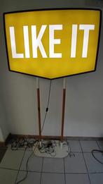 leuke lichtreclame, Ophalen