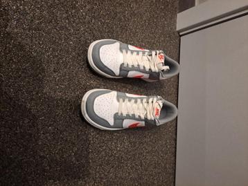 Nike dunk low maat 38 beschikbaar voor biedingen